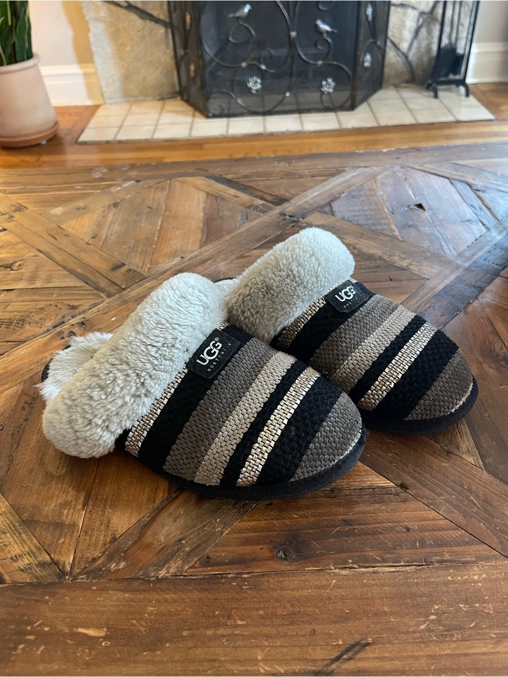 UGG Cozy Slippers Shoes Size 10